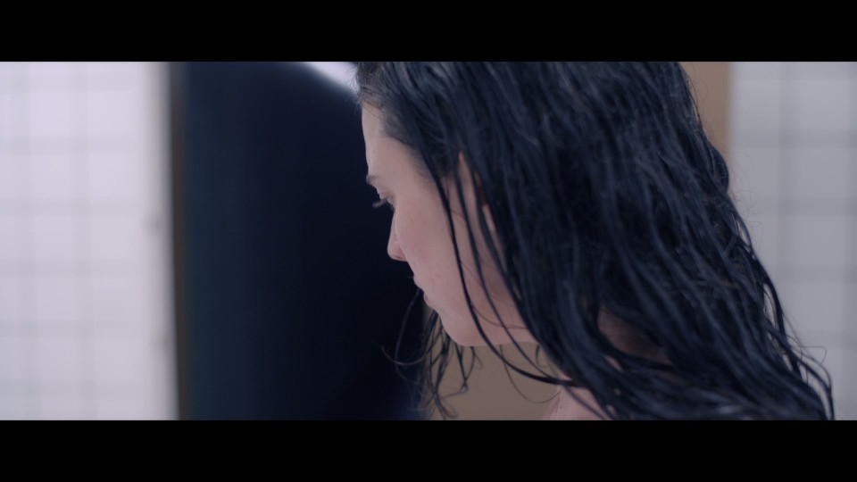 The.Substance.2024.1080p.Bluray.REMUX.AVC.DTS-HDMA5.1-CHD.mkv_20241217_205306.313.jpg