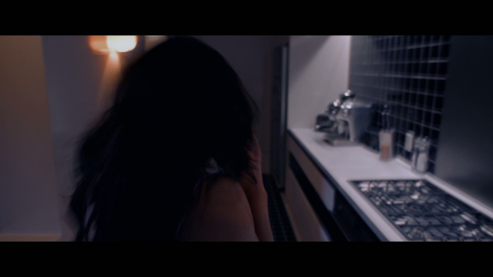 The.Substance.2024.1080p.Bluray.REMUX.AVC.DTS-HDMA5.1-CHD.mkv_20241217_205310.077.jpg