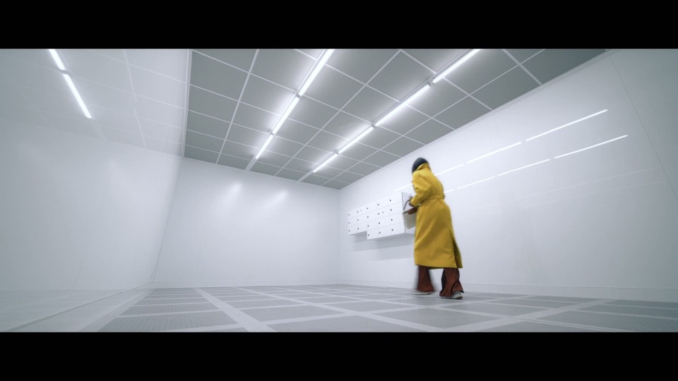 The.Substance.2024.Bluray.1080p.iPad.AAC2.0.x264-CHDPAD.mp4_20241217_205333.621.jpg