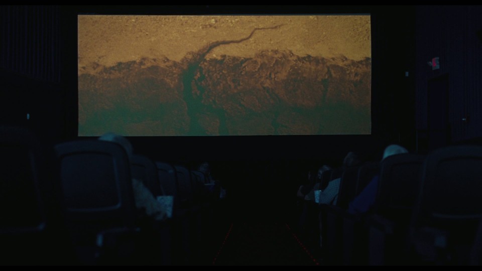 I.Saw.the.TV.Glow.2024.1080p.Bluray.REMUX.AVC.Atmos.TrueHD7.1-CHD.mkv_20241223_091035.948.jpg