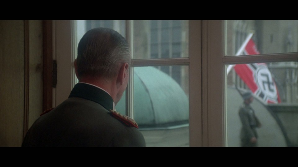 A.Bridge.Too.Far.1977.1080p.Bluray.REMUX.MPEG-2.DTS-HDMA5.1-CHD.mkv_20250103_212602.357.jpg