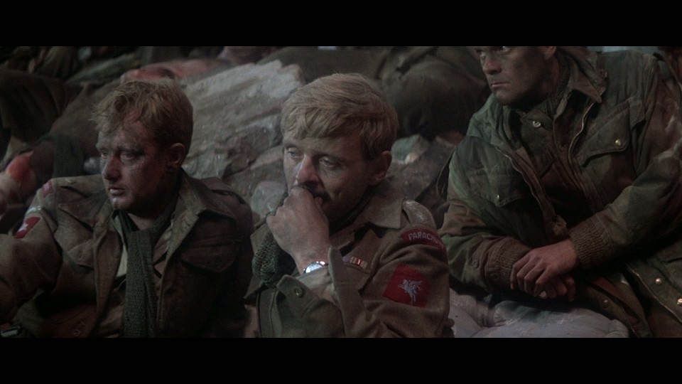 A.Bridge.Too.Far.1977.1080p.Bluray.REMUX.MPEG-2.DTS-HDMA5.1-CHD.mkv_20250103_212610.215.jpg
