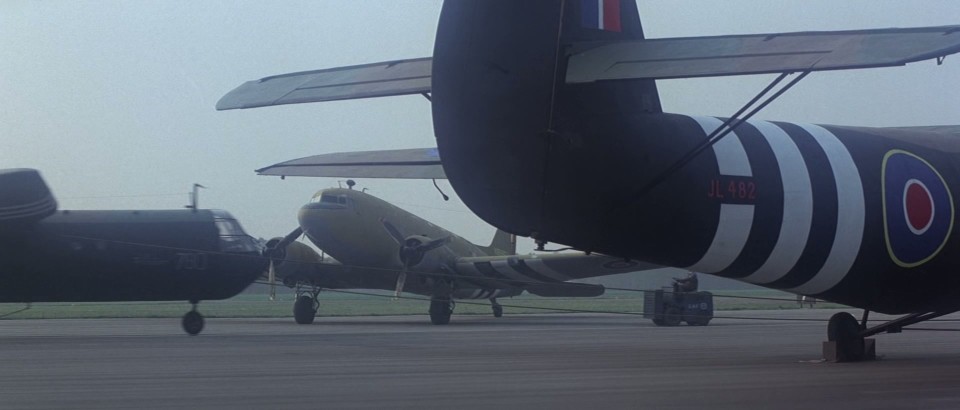A.Bridge.Too.Far.1977.Bluray.1080p.DTS-HDMA5.1.x264-CHD.mkv_20250104_001448.094.jpg