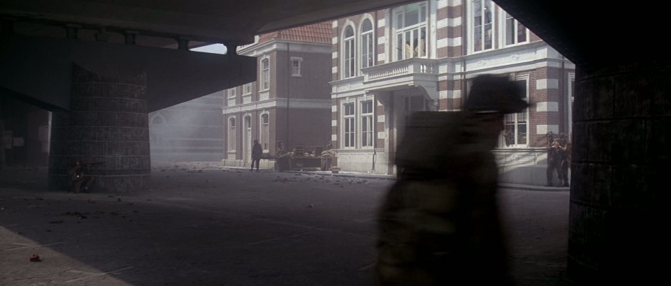 A.Bridge.Too.Far.1977.Bluray.1080p.DTS-HDMA5.1.x264-CHD.mkv_20250104_001455.571.jpg