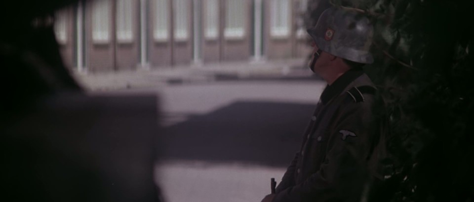A.Bridge.Too.Far.1977.Bluray.1080p.DTS-HDMA5.1.x264-CHD.mkv_20250104_001457.419.jpg
