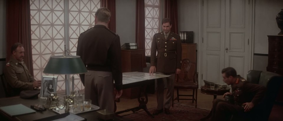 A.Bridge.Too.Far.1977.Bluray.1080p.DTS-HDMA5.1.x265.10bit-CHD.mkv_20250104_020408.313.jpg