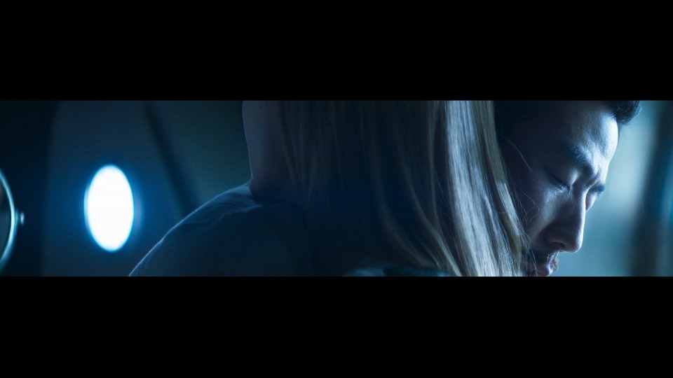 Evacuate.from.the.21st.Century.2024.1080p.Bluray.REMUX.AVC.DTS-HDMA5.1-CHD.mkv_20250422_182114.348.jpg