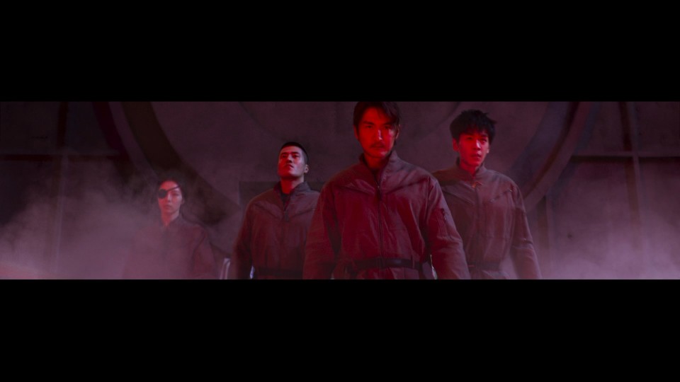 Evacuate.from.the.21st.Century.2024.1080p.Bluray.REMUX.AVC.DTS-HDMA5.1-CHD.mkv_20250422_182116.044.jpg