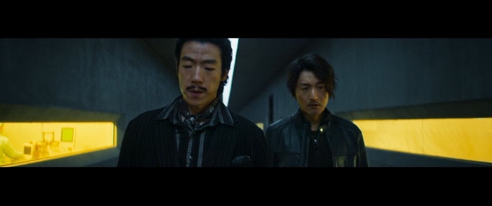 Evacuate.from.the.21st.Century.2024.Bluray.1080p.DTS-HDMA5.1.x264-CHD.mkv_20250422_220020.237.jpg
