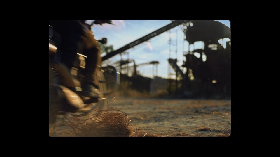 Evacuate.from.the.21st.Century.2024.Bluray.1080p.iPad.AAC2.0.x264-CHDPAD.mp4_20250422_220429.292.jpg