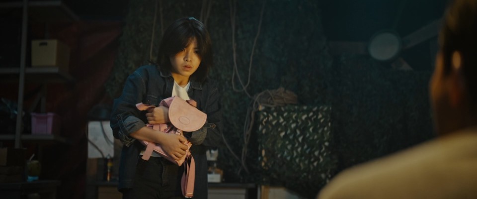 Striking.Rescue.2024.Bluray.1080p.DTS-HDMA5.1.x264-CHD.mkv_20250509_003504.122.jpg