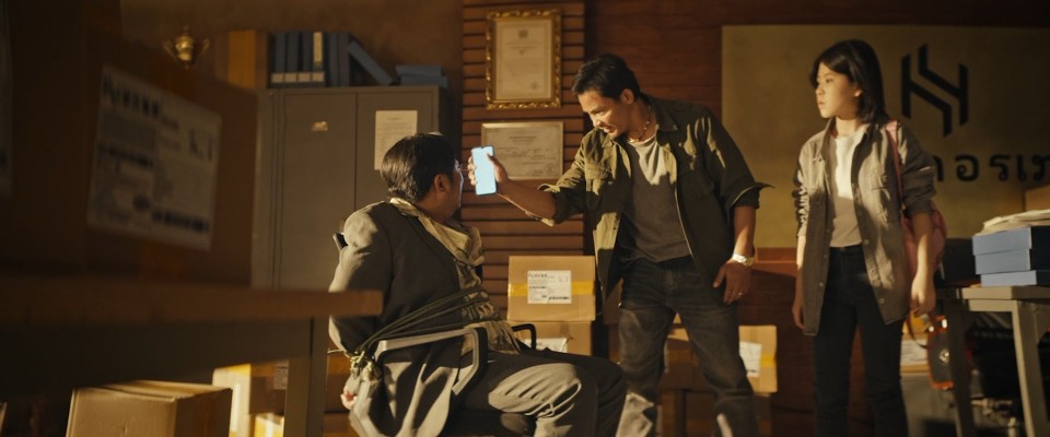 Striking.Rescue.2024.Bluray.1080p.DTS-HDMA5.1.x264-CHD.mkv_20250509_003505.169.jpg