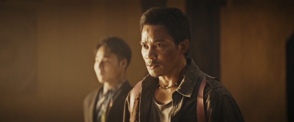 Striking.Rescue.2024.Bluray.1080p.DTS-HDMA5.1.x265.10bit-CHD.mkv_20250509_003527.170.jpg