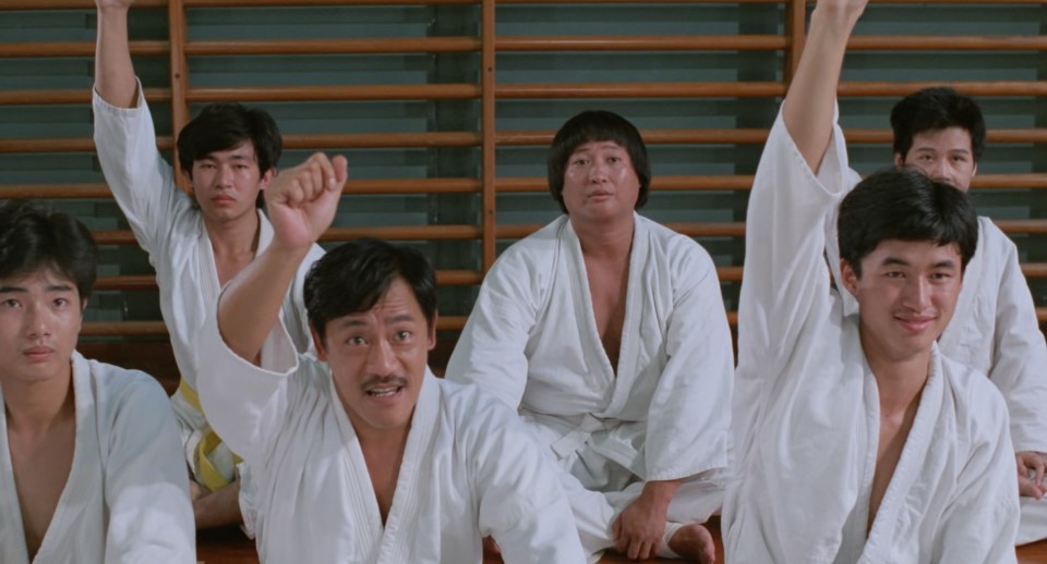 Seven.Lucky.Stars.1985.BluRay.1080p.DTS-HDMA5.1.x265.10bit-CHD.mkv_20250614_222413.968.jpg