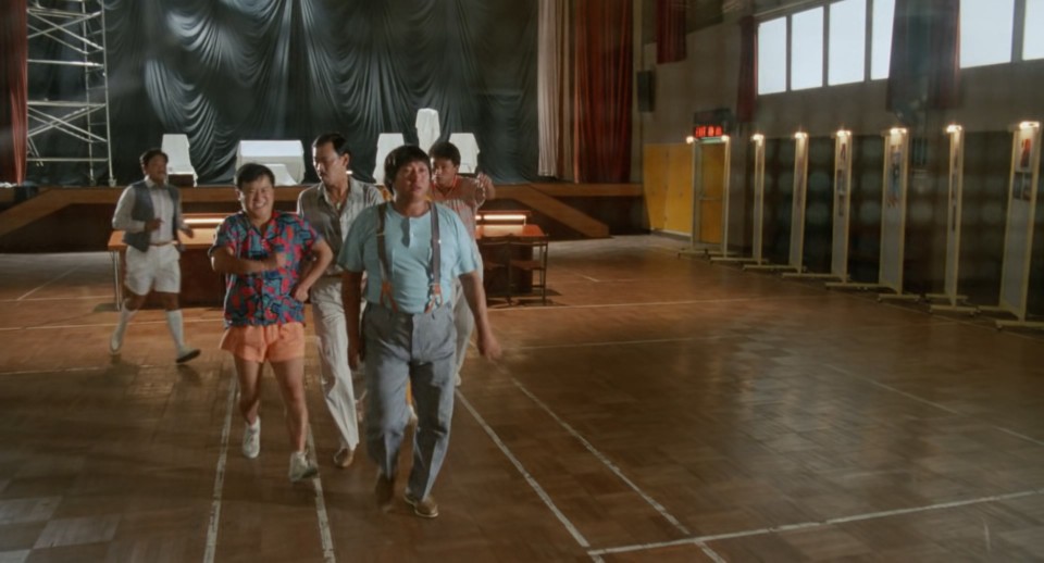 Seven.Lucky.Stars.1985.BluRay.1080p.DTS-HDMA5.1.x265.10bit-CHD.mkv_20250614_222418.394.jpg