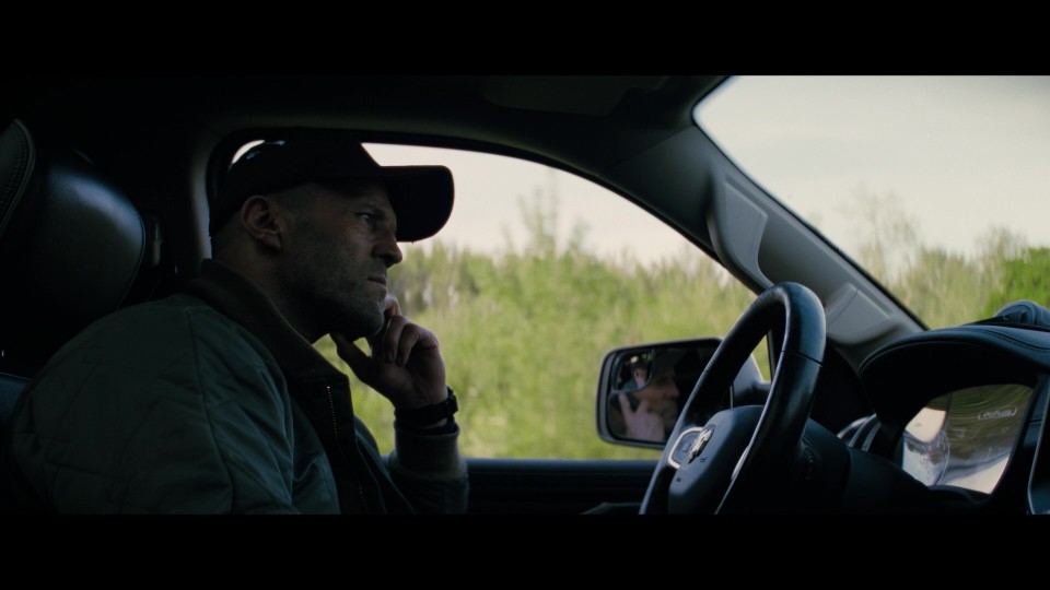 A.Working.Man.2025.1080p.BluRay.REMUX.AVC.TrueHD7.1-CHD.mkv_20250615_204902.116.jpg