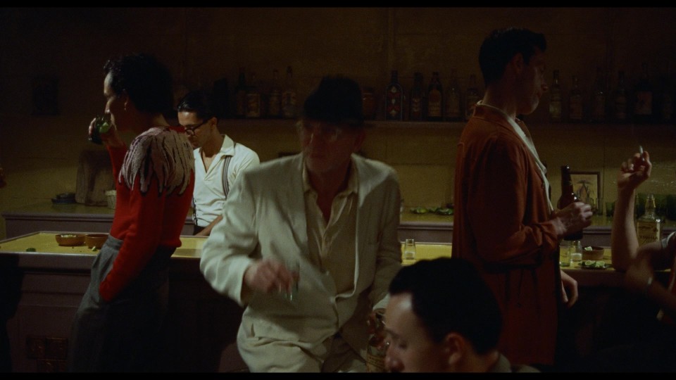 Queer.2024.1080p.BluRay.REMUX.AVC.TrueHD7.1-CHD.mkv_20250616_131438.374.jpg
