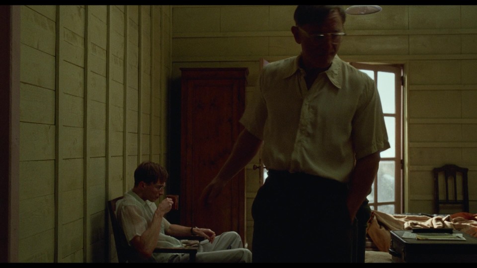 Queer.2024.1080p.BluRay.REMUX.AVC.TrueHD7.1-CHD.mkv_20250616_131442.611.jpg