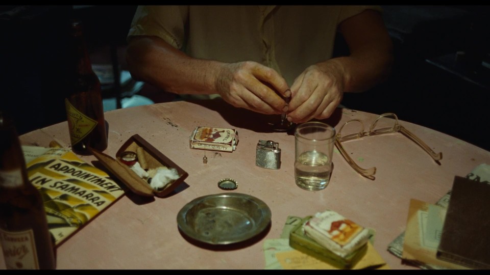 Queer.2024.BluRay.1080p.iPad.AAC2.0.x264-CHDPAD.mp4_20250616_131458.560.jpg