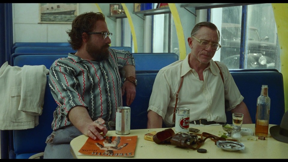 Queer.2024.BluRay.1080p.iPad.AAC2.0.x264-CHDPAD.mp4_20250616_131502.312.jpg