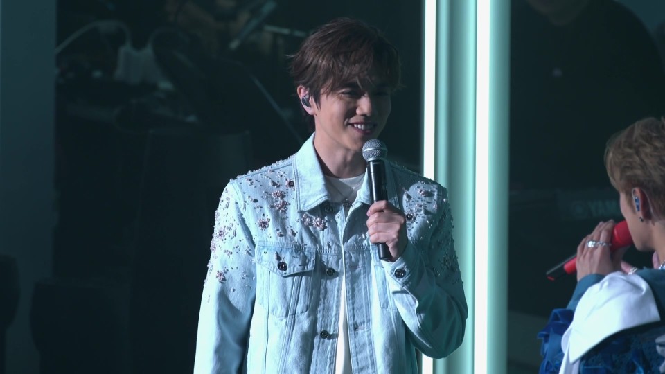 Hung.Kaho.Live.2024.D1.1080i.BluRay.REMUX.AVC.TrueHD7.1-CHD.mkv_20250617_120340.100.jpg