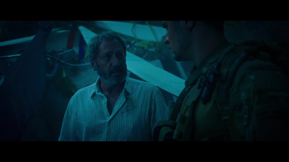 Invasion.2024.1080p.BluRay.REMUX.AVC.DTS-HDMA5.1-CHD.mkv_20250619_223545.483.jpg